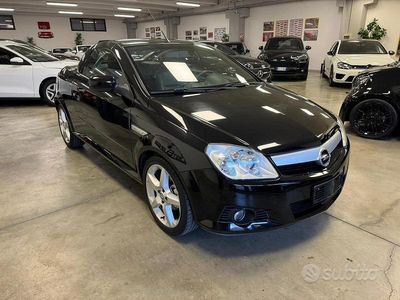 Usata Opel Tigra Sport 125 CV (91 kW) 2006 Nero Cabrio