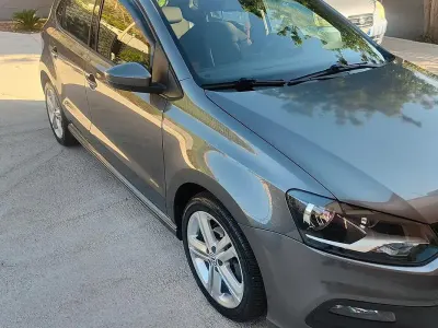 Usata VW Polo R-line 90 CV (66 kW) 2014 Grigio Berlina