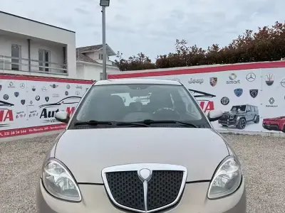 Usado Lancia Ypsilon 75 HP (55 kW) 2007 Castanho Citadino