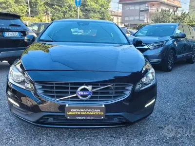 Usata Volvo V60 Dynamic 120 CV (88 kW) 2018 Nero Station wagon