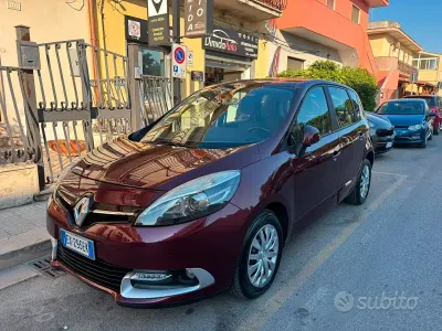 Usata Renault Scénic III 110 CV (80 kW) 2014 Viola Monovolume