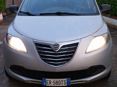 Usata Lancia Ypsilon 69 CV (50 kW) 2013 Grigio Utilitaria