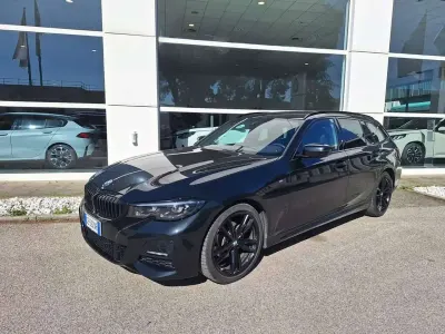 Usata BMW 320 M Sport 190 CV (139 kW) 2021 Black sapphire metallizzato Station wagon