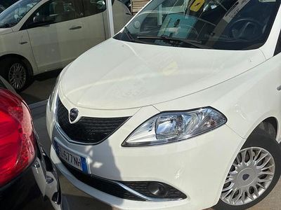 Usata Lancia Ypsilon 2017 Bianco Utilitaria