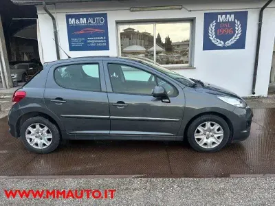 Usata Peugeot 207 75 CV (55 kW) 2013 Argento Berlina