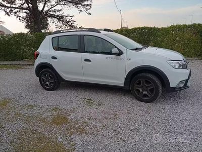 Usata Dacia Sandero Stepway 90 CV (66 kW) 2017 Bianco Berlina