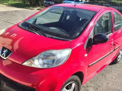 Usata Peugeot 107 68 CV (50 kW) 2008 Rosso Utilitaria
