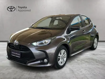 Usata Toyota Yaris Hybrid Business Edition 116 CV (85 kW) 2021 Grigio Berlina