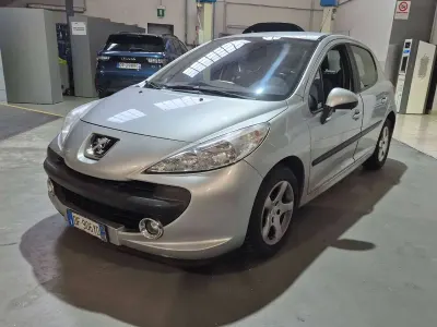 Usata Peugeot 207 88 CV (64 kW) 2007 Argento Berlina