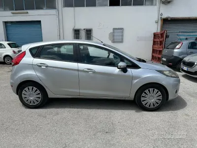 Usata Ford Fiesta 68 CV (50 kW) 2009 Grigio Berlina