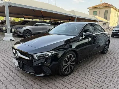 Usata Mercedes A180 136 CV (100 kW) 2021 Nero / metallizzato Berlina