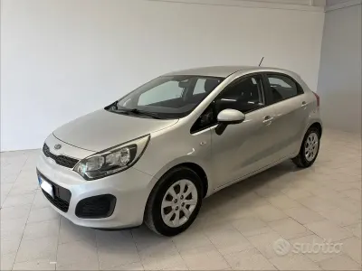 Usata Kia Rio EX 75 CV (55 kW) 2012 Grigio Berlina