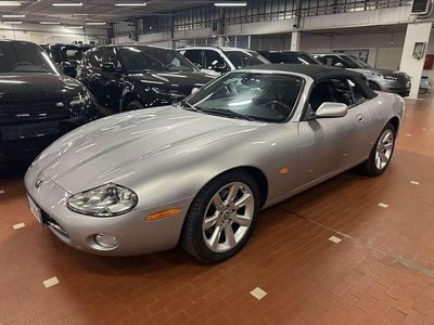 Usata Jaguar XK8 298 CV (219 kW) 2004 Grigio Cabrio