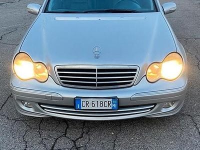 Grigio Usata 2004 Mercedes C220 Avantgarde Berlina | 4000 € (Buon prezzo)