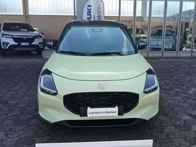 Usata Suzuki Swift 83 CV (61 kW) 2024 Verde hawaii  tetto grigio Utilitaria