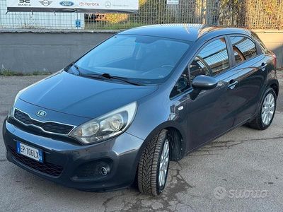 Usata Kia Rio EX 74 CV (54 kW) 2012 Grigio Berlina