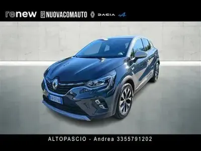 Usata Renault Captur Techno 160 CV (117 kW) 2023 Blu scuro SUV
