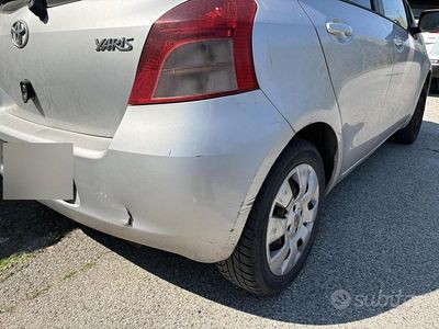 Usata Toyota Yaris Sol 90 CV (66 kW) 2007 Grigio Utilitaria
