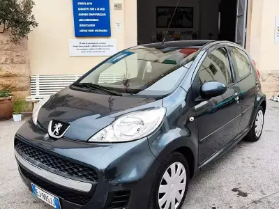 Usata Peugeot 107 Active 68 CV (50 kW) 2011 Grigio Utilitaria
