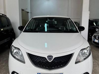 Usata Lancia Ypsilon Platinum 69 CV (50 kW) 2015 Bianco Utilitaria