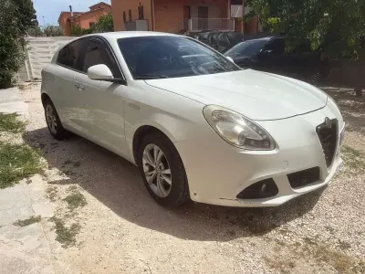 Second-hand Alfa Romeo Giulietta Exclusive 105 CP (77 kW) 2010 Hatchback