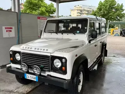 Usata Land Rover Defender 122 CV (89 kW) 2009 Bianco Cabrio
