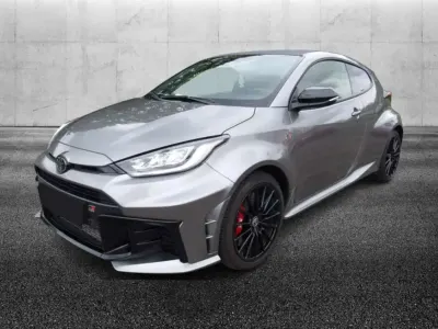 Usata Toyota Yaris 280 CV (205 kW) 2025 Grigio Utilitaria