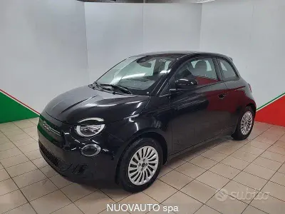 Nieuw Fiat 500e 86 kW (118 PK) 2026 Zwart Sedan