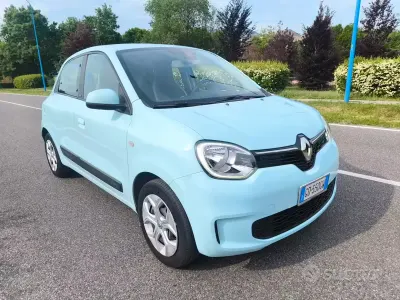 Usata Renault Twingo Zen 30 kW (42 CV) 2021 Blu Utilitaria
