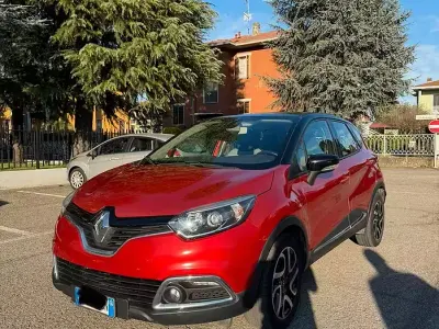 Usata Renault Captur 90 CV (66 kW) 2016 Rosso SUV