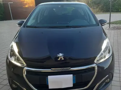 Usata Peugeot 208 Active 75 CV (55 kW) 2017 Blu/azzurro Utilitaria