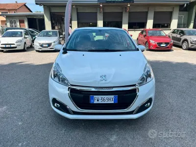 Usata Peugeot 208 Active 82 CV (60 kW) 2019 Bianco Utilitaria