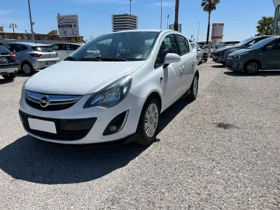 Usata Opel Corsa Edition 75 CV (55 kW) 2013 Bianco Utilitaria