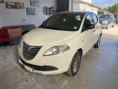 Usata Lancia Ypsilon Gold 80 CV (58 kW) 2014 Bianco Utilitaria