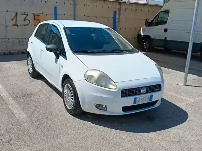 Usata Fiat Grande Punto 75 CV (55 kW) 2006 Bianco Utilitaria
