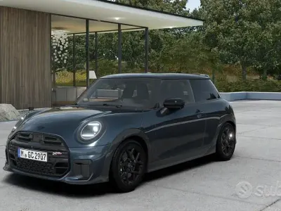 Nuova Mini John Cooper Works 156 CV (114 kW) 2026 Legend grey Utilitaria