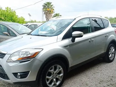 Usata Ford Kuga 140 CV (102 kW) 2012 Grigio SUV