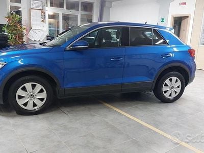 Usata VW T-Roc Life 110 CV (80 kW) 2022 Blu SUV