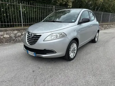 Usata Lancia Ypsilon 85 CV (62 kW) 2014 Grigio Utilitaria