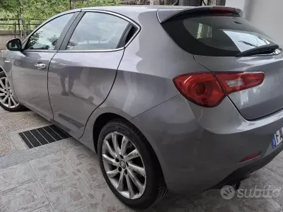 Usata Alfa Romeo Giulietta 105 CV (77 kW) 2015 Grigio Utilitaria