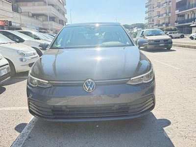 Usata VW Golf VIII Life 116 CV (85 kW) 2023 Grigio Berlina