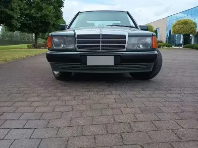 Usata Mercedes 190 118 CV (86 kW) 1993 Verde Berlina