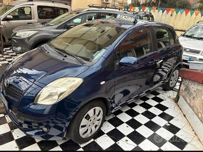 Begagnad Toyota Yaris 100 HK (73 kW) 2009 Blå Halvkombi