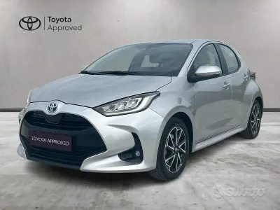 Usata Toyota Yaris Hybrid Trend 92 CV (67 kW) 2023 Grigio Berlina