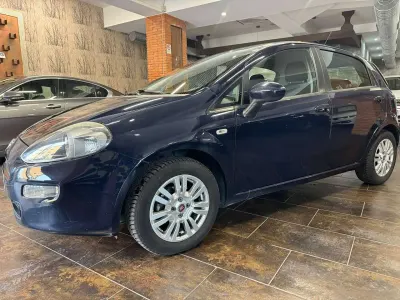 Usata Fiat Punto Lounge 84 CV (61 kW) 2015 Blu/azzurro Utilitaria