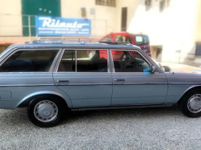 Usata Mercedes E200 109 CV (80 kW) 1983 Bluazzurro Station wagon