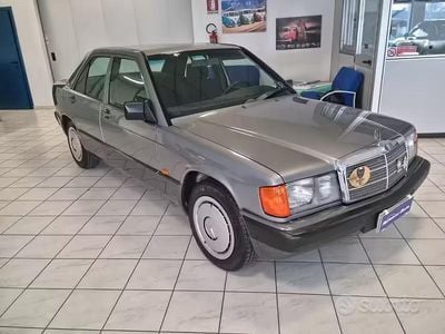 Usata Mercedes 190 122 CV (89 kW) 1989 Grigio Berlina