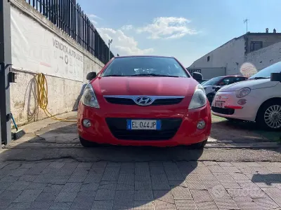 Usata Hyundai i20 Edition 75 CV (55 kW) 2011 Rosso Utilitaria