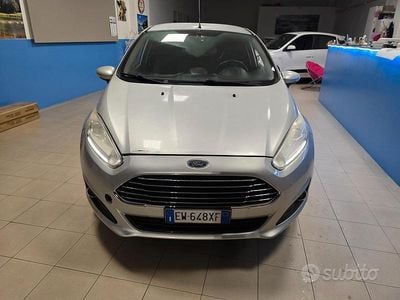 Usata Ford Fiesta Titanium 75 CV (55 kW) 2014 Grigio Utilitaria
