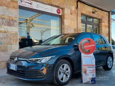 Usata VW Golf VIII Life 110 CV (80 kW) 2022 Grigio Berlina